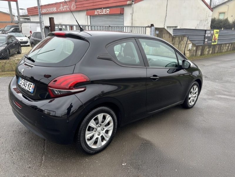 PEUGEOT 208 1.2 VTI  68CH LIKE 3P 2017
