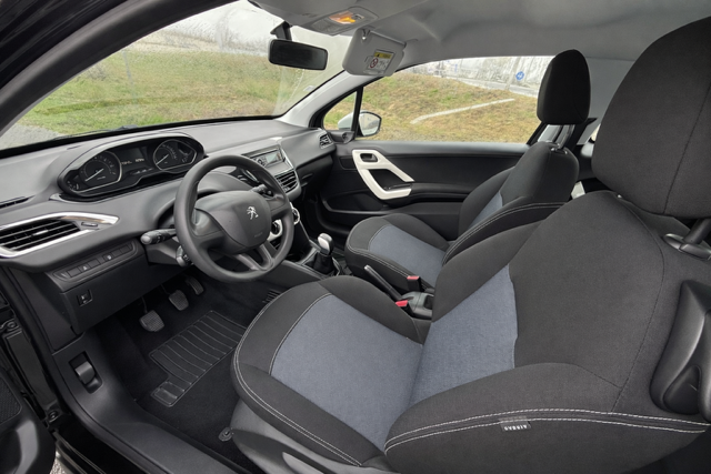 PEUGEOT 208 1.2 VTI  68CH LIKE 3P 2017