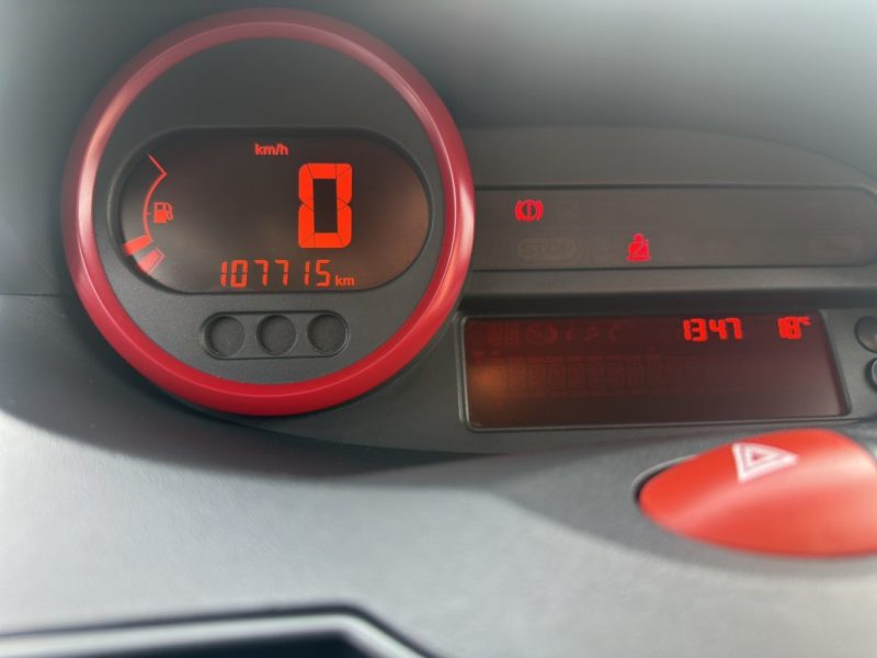 RENAULT TWINGO II 1.2 16V 75 RIP CURL