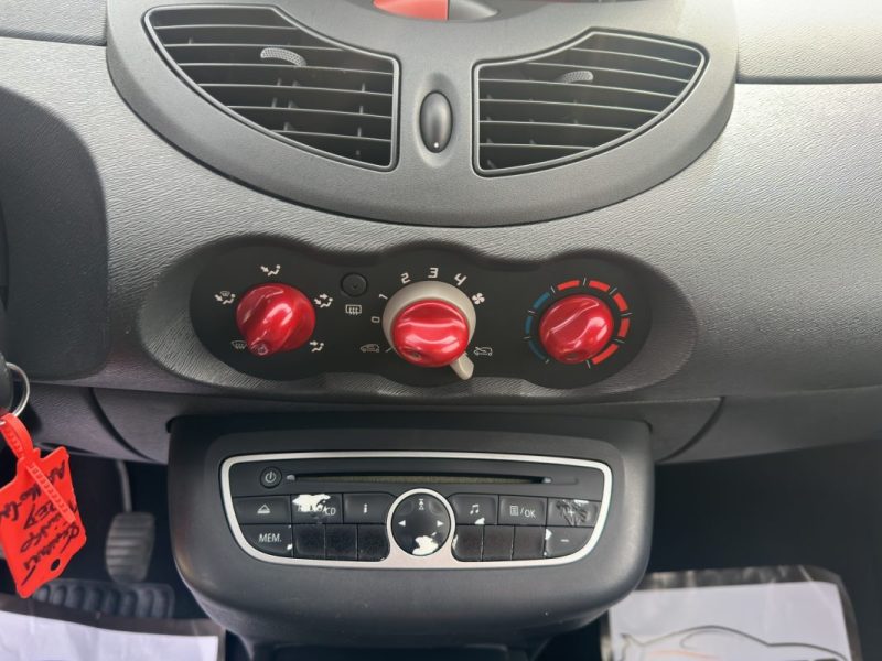 RENAULT TWINGO II 1.2 16V 75 RIP CURL