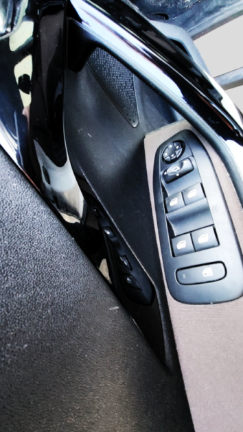 PEUGEOT 2008 1.2 VTI ACTIVE 2013