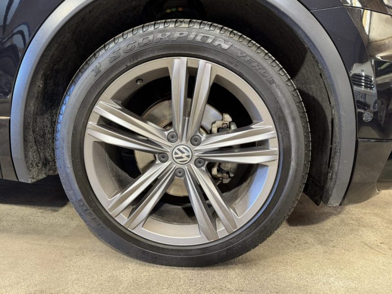 VOLKSWAGEN TIGUAN II 2.0 TDI 150cv R-LINE BLUEMOTION - SUIVIS VW - TOIT OUVRANT - SIEGES CHAUFFANTS 