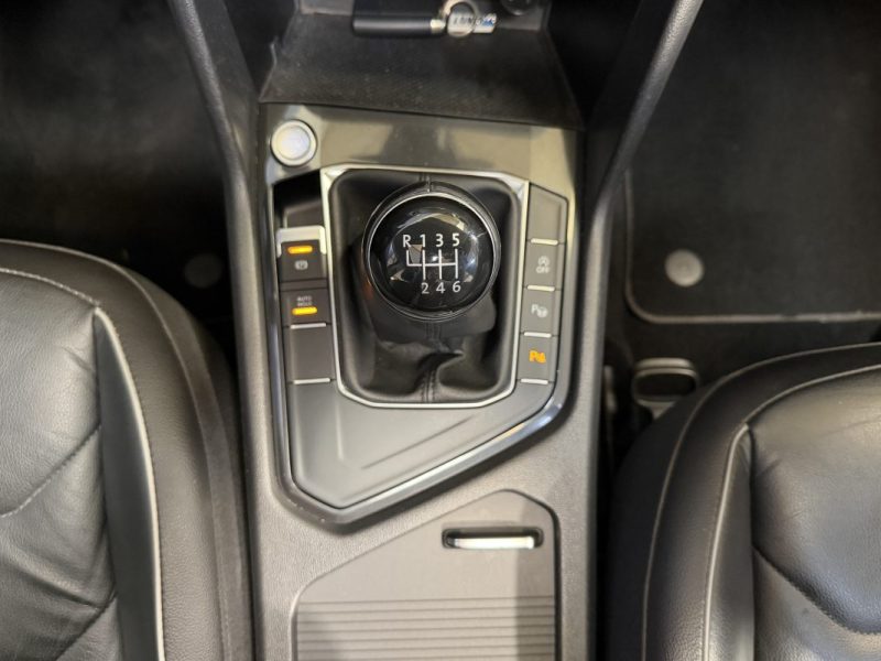 VOLKSWAGEN TIGUAN II 2.0 TDI 150cv R-LINE BLUEMOTION - SUIVIS VW - TOIT OUVRANT - SIEGES CHAUFFANTS 