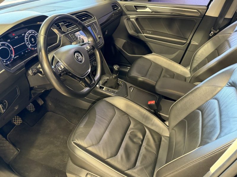VOLKSWAGEN TIGUAN II 2.0 TDI 150cv R-LINE BLUEMOTION - SUIVIS VW - TOIT OUVRANT - SIEGES CHAUFFANTS 