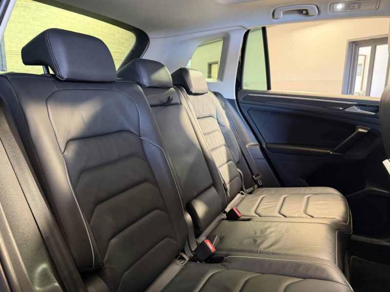 VOLKSWAGEN TIGUAN II 2.0 TDI 150cv R-LINE BLUEMOTION - SUIVIS VW - TOIT OUVRANT - SIEGES CHAUFFANTS 