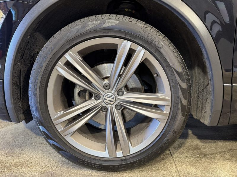 VOLKSWAGEN TIGUAN II 2.0 TDI 150cv R-LINE BLUEMOTION - SUIVIS VW - TOIT OUVRANT - SIEGES CHAUFFANTS 