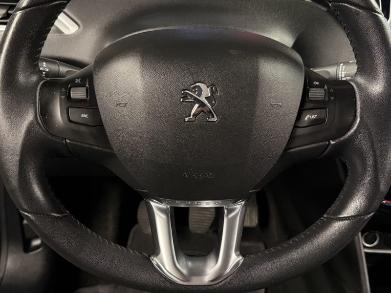 PEUGEOT 208 ALLURE 1.2 VTI 82 Cv 5 PORTES / 78 100 Kms CRIT AIR 1 - GARANTIE 1 AN