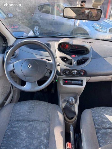 RENAULT TWINGO II 1.2I - 8V 2008