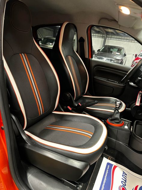 MAGNIFIQUE RENAULT TWINGO III GT 0.9 TCE 110CH (SUIVI D'ENTRETiEN, RADAR DE RECUL)