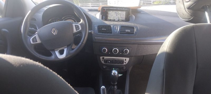 RENAULT MEGANE 3 1.6 ESSENCE 110 CV AN 12 PROPRE 110 KM
