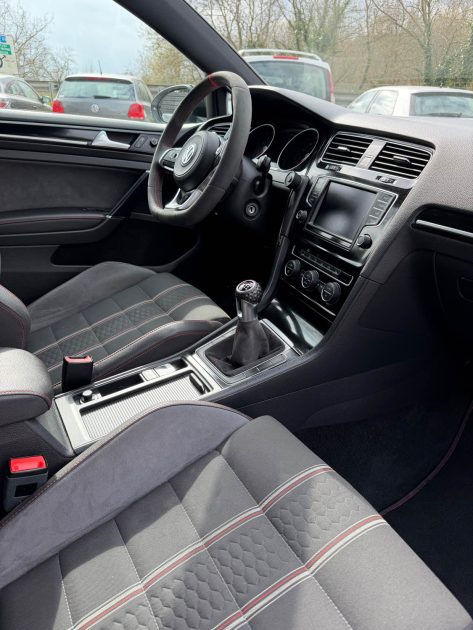 Volkswagen Golf 7 GTI ClubSport 265 ch – Révisé, Garantie 12 mois