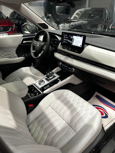 MITSUBISHI OUTLANDER 306CH PHEV 4WD BVA INSTYLE PLUS PLUG-IN HYBRID22.7 KWH    