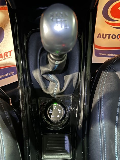 PEUGEOT 2008 1.5 BLUEHDI 100 CROSSWAY TOIT PANORAMIQUE