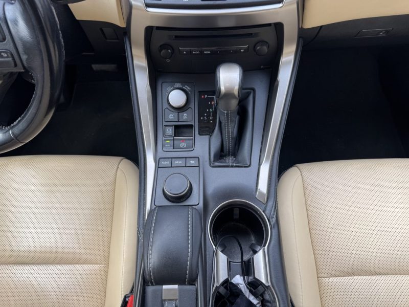 Lexus NX300H LUXE 197CH - ENTRETIEN FULL LEXUS / GARANTIE 12 MOIS / TVA RÉCUPÉRABLE