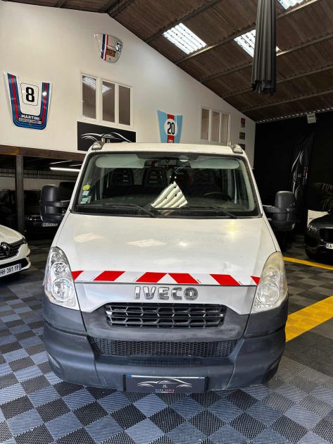 MAGNIFIQUE IVECO DAILY 7 PLACES BENNE BASCULANTE 146 CH (TVA RÉCUPÉRABLE)