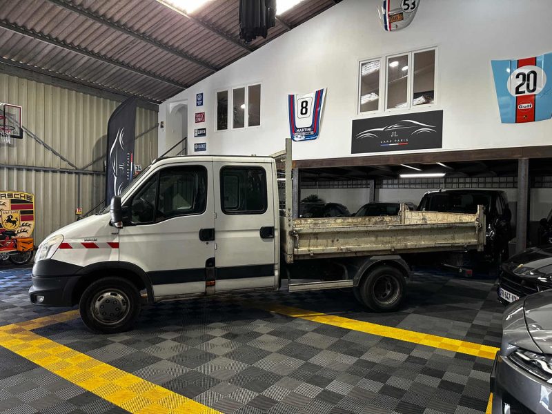 MAGNIFIQUE IVECO DAILY 7 PLACES BENNE BASCULANTE 146 CH (TVA RÉCUPÉRABLE)