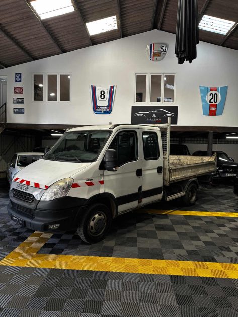 MAGNIFIQUE IVECO DAILY 7 PLACES BENNE BASCULANTE 146 CH (TVA RÉCUPÉRABLE)