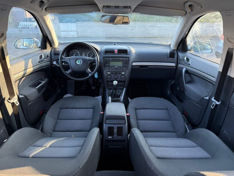 SKODA OCTAVIA II 1.6L 102CV AMBIENTE PACK BVM5