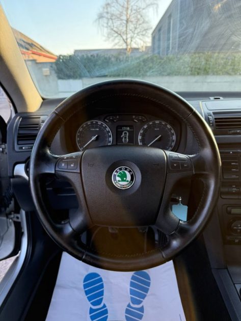 SKODA OCTAVIA II 1.6L 102CV AMBIENTE PACK BVM5