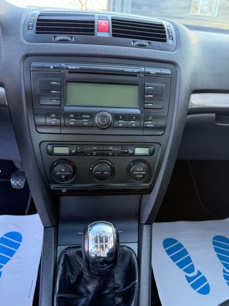 SKODA OCTAVIA II 1.6L 102CV AMBIENTE PACK BVM5