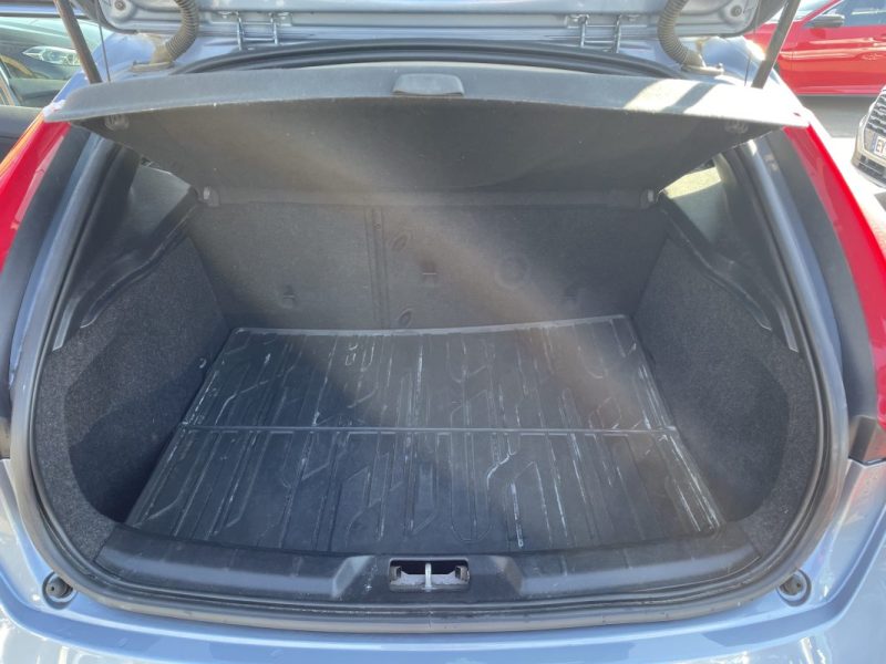 VOLVO V40 D2   2.0 L  120CH   GARANTIE 3/12 MOIS 2018