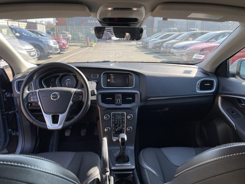 VOLVO V40 D2   2.0 L  120CH   GARANTIE 3/12 MOIS 2018