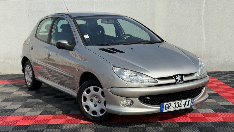 PEUGEOT 206 PEUGEOT 206 TRENDY 1.4 I  88 CV  16V 2006