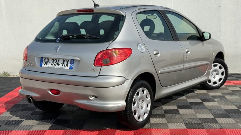PEUGEOT 206 PEUGEOT 206 TRENDY 1.4 I  88 CV  16V 2006