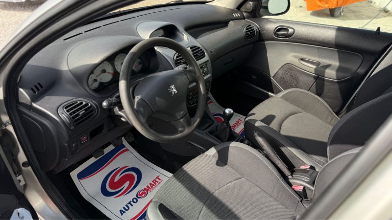 PEUGEOT 206 PEUGEOT 206 TRENDY 1.4 I  88 CV  16V 2006