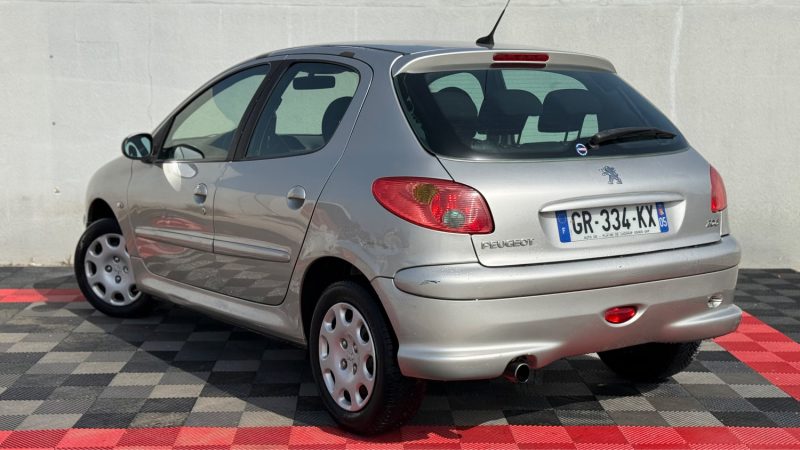 PEUGEOT 206 PEUGEOT 206 TRENDY 1.4 I  88 CV  16V 2006