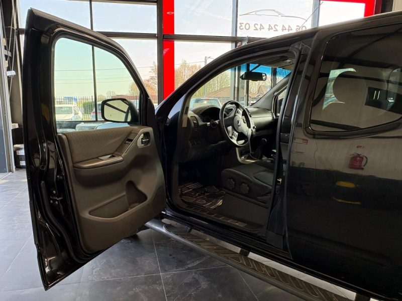 Nissan Navara 2.5 DCI 190ch 🚙 4x4 ✨ Caméra 🔙 Attelage 🔗 Reprise 🔄 Garantie 🛡️