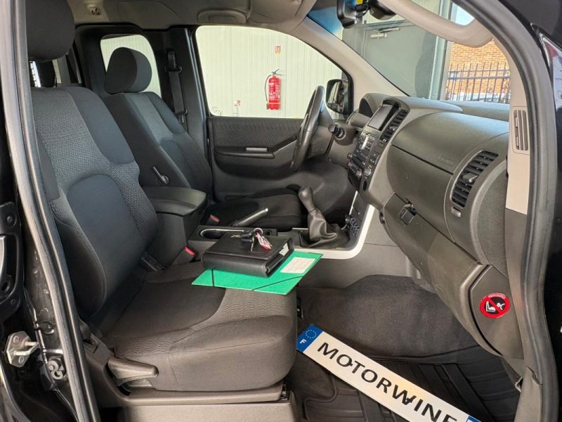 Nissan Navara 2.5 DCI 190ch 🚙 4x4 ✨ Caméra 🔙 Attelage 🔗 Reprise 🔄 Garantie 🛡️