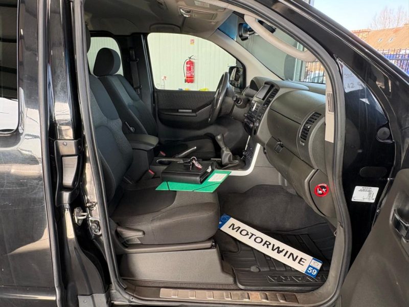 Nissan Navara 2.5 DCI 190ch 🚙 4x4 ✨ Caméra 🔙 Attelage 🔗 Reprise 🔄 Garantie 🛡️