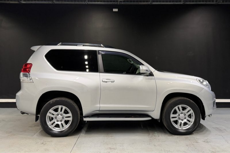 TOYOTA LAND CRUISER  2011