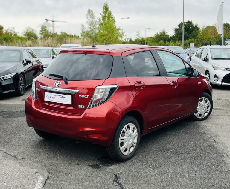 TOYOTA YARIS III 1.5 HYBRID 100h BUSINESS
