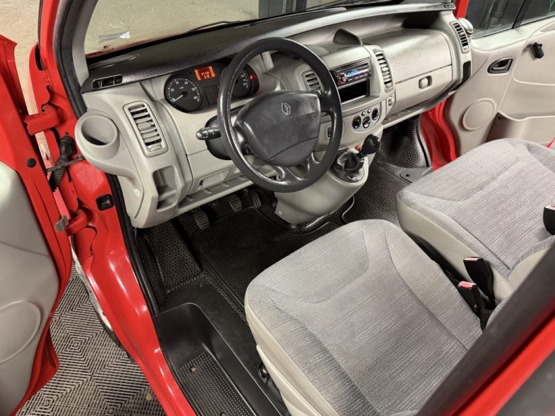 RENAULT TRAFIC II PHASE 2 PASSENGER 2.0 DCI 90 Cv L1H1 67 100 Kms 1ERE MAIN - Garantie 1 an