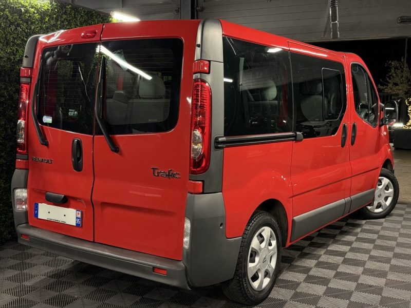 RENAULT TRAFIC II PHASE 2 PASSENGER 2.0 DCI 90 Cv L1H1 67 100 Kms 1ERE MAIN - Garantie 1 an
