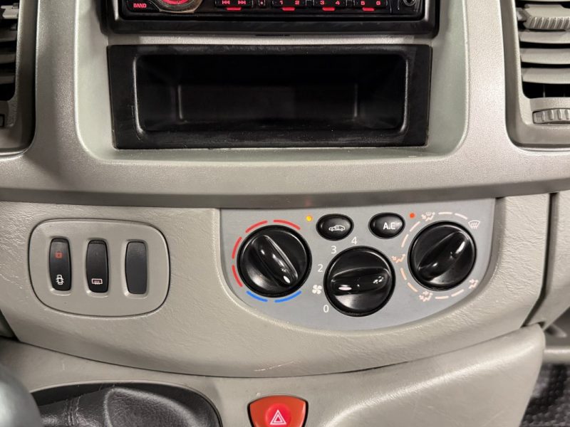 RENAULT TRAFIC II PHASE 2 PASSENGER 2.0 DCI 90 Cv L1H1 67 100 Kms 1ERE MAIN - Garantie 1 an