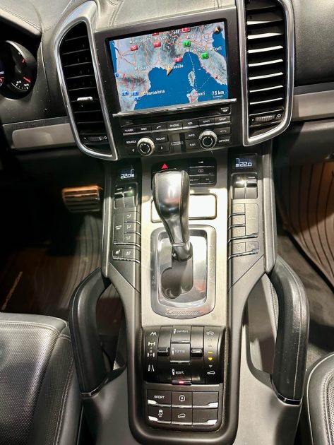 PORSCHE CAYENNE 4.8 V8 TURBO TIPTRONIC S  MOTEUR CHANGER NEUF PORSCHE