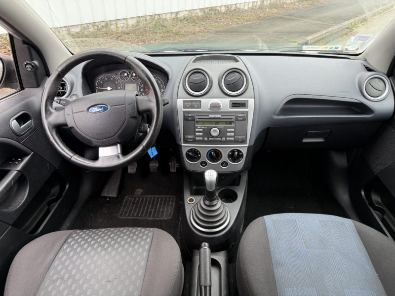 FORD FIESTA 1400 GHIA 2007