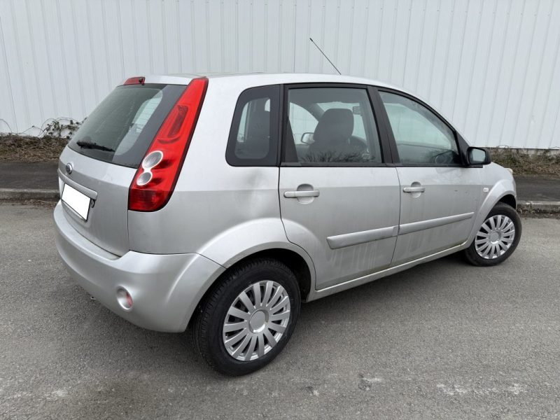 FORD FIESTA 1400 GHIA 2007
