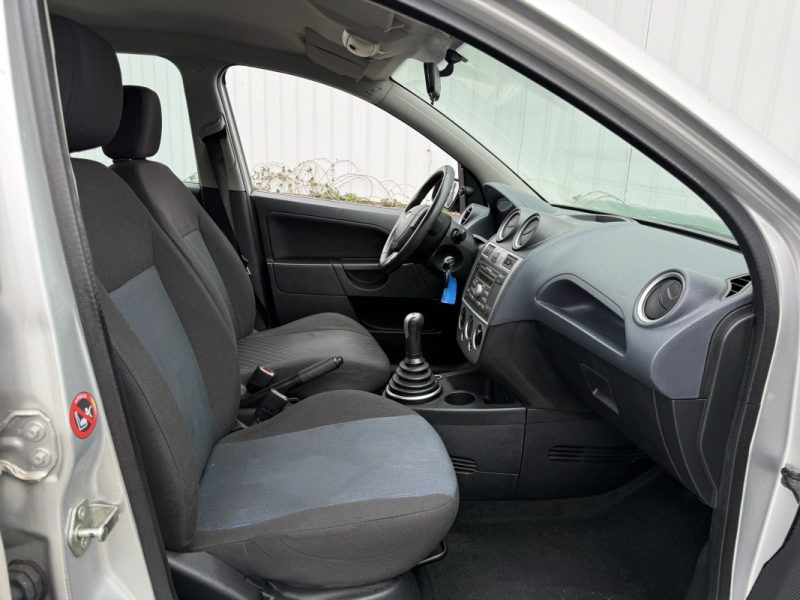 FORD FIESTA 1400 GHIA 2007