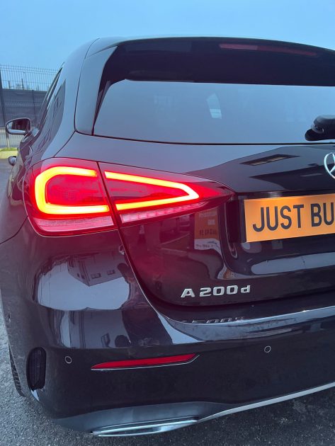 MERCEDES CLASSE A 200D AMG LINE 8G DCT- TOIT OUVRANT- CARPLAY  