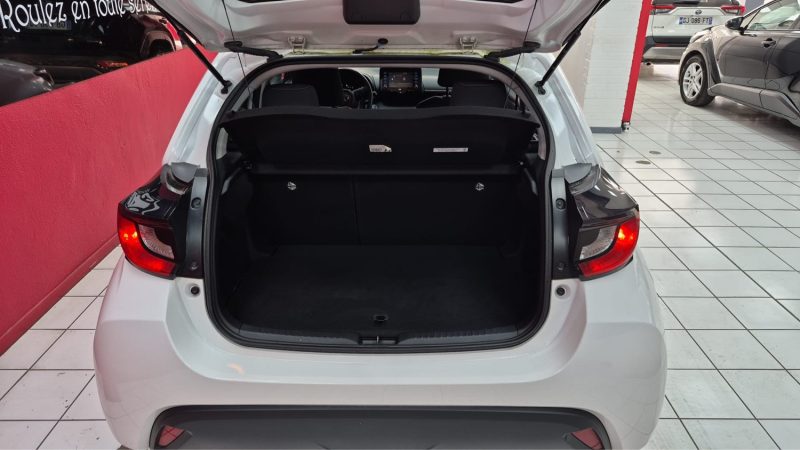 TOYOTA YARIS 4 BERLINE 116cv DYNAMIC/1 ERE MAIN/TVA RECUPERABLE
