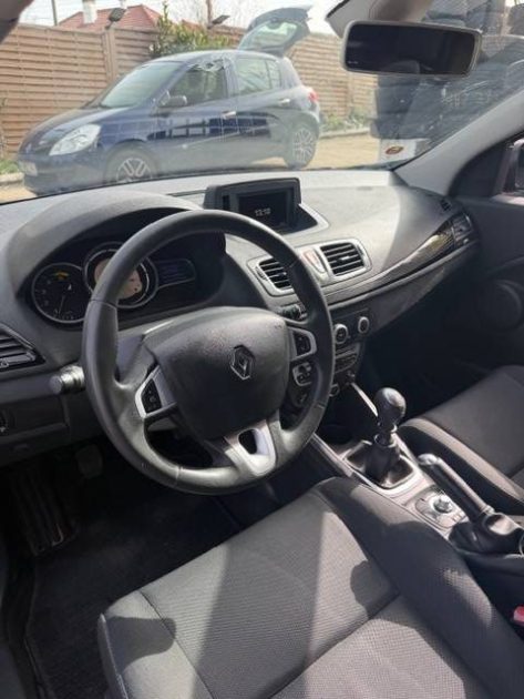RENAULT MEGANE 1.5 DCI EXPRESSION 2011 - 67 900Kms - Distrib ok - Parfait Etat - Suivit RENAULT