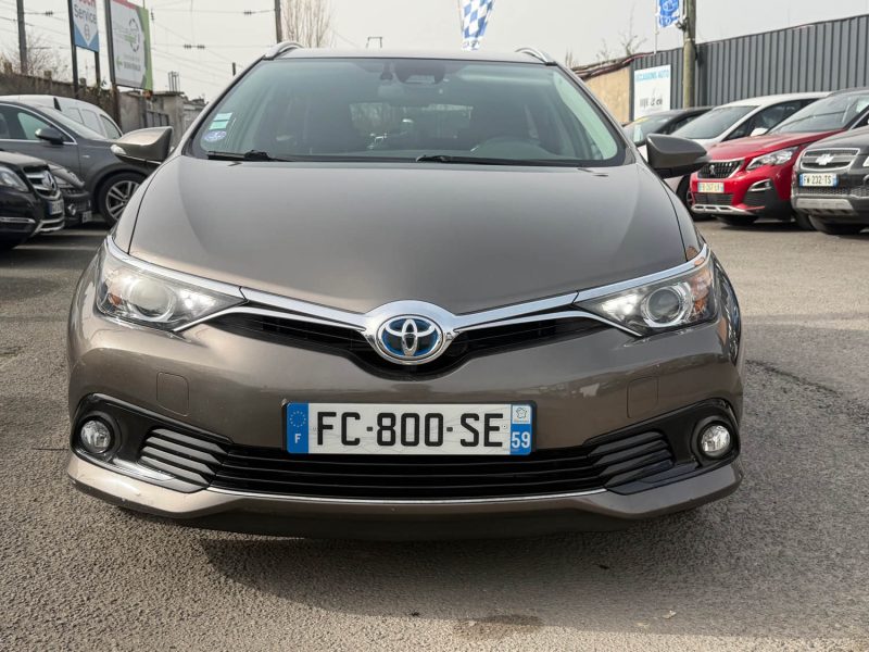 TOYOTA AURIS HSD 136H TENDANCE RC18 2018