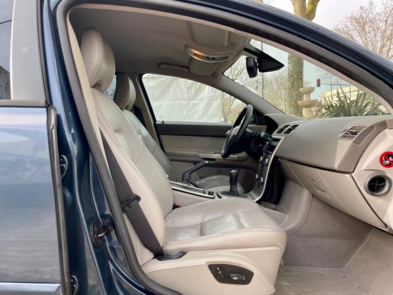 VOLVO V50 2.4 D5 180 SUMMUM 