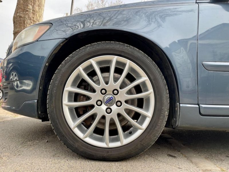 VOLVO V50 2.4 D5 180 SUMMUM 
