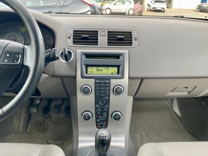VOLVO V50 2.4 D5 180 SUMMUM 
