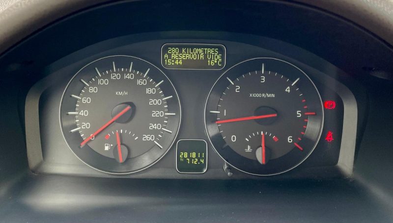 VOLVO V50 2.4 D5 180 SUMMUM 